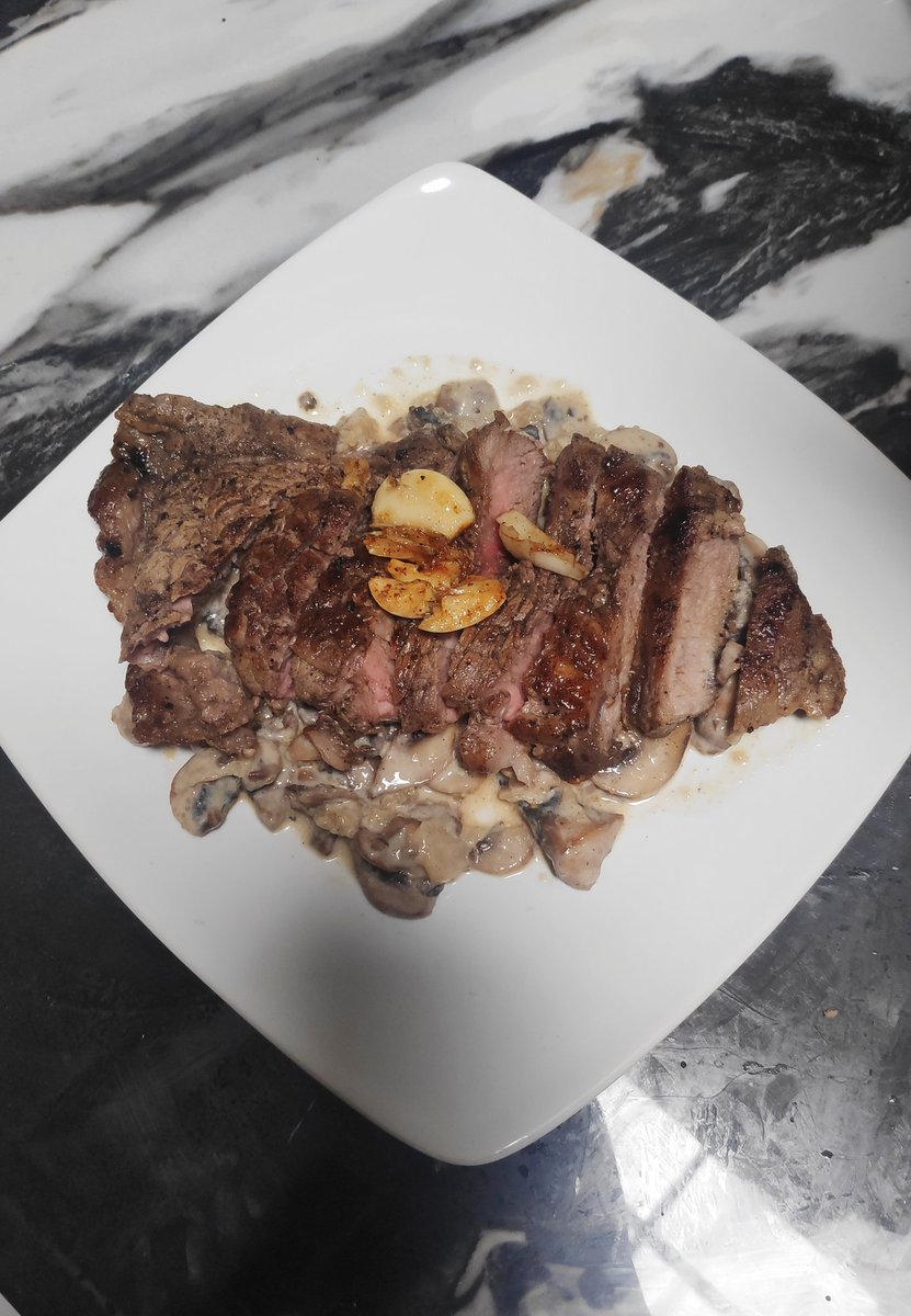 rginanjarp's tweet photo. Hasil coba coba bikin selama di rumah
- Beef steak mushroom sauce ✅
- Beef Bowl ✅
- Chicken salted egg ✅
- Chicken black papper ✅
- Karage ✅
Tampilannya masih kurang menarik, tapi rasanya mayan laaa 🤭 https://t.co/b1q256mUMj