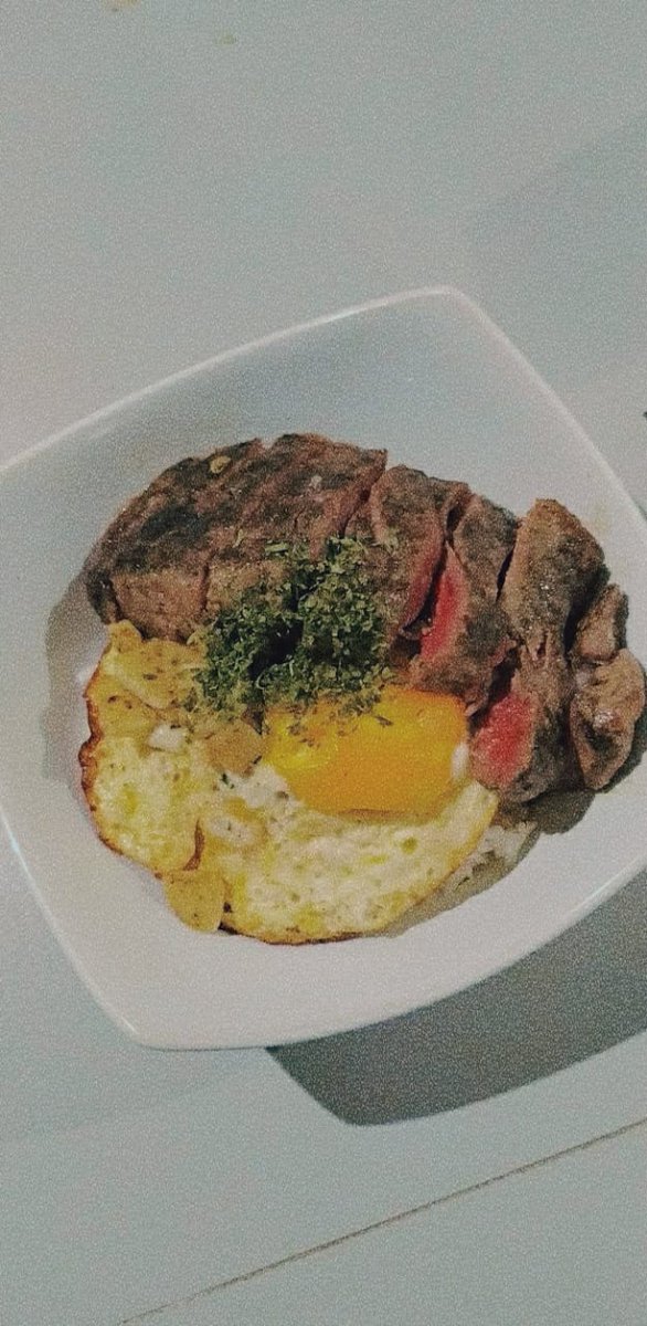 rginanjarp's tweet photo. Hasil coba coba bikin selama di rumah
- Beef steak mushroom sauce ✅
- Beef Bowl ✅
- Chicken salted egg ✅
- Chicken black papper ✅
- Karage ✅
Tampilannya masih kurang menarik, tapi rasanya mayan laaa 🤭 https://t.co/b1q256mUMj