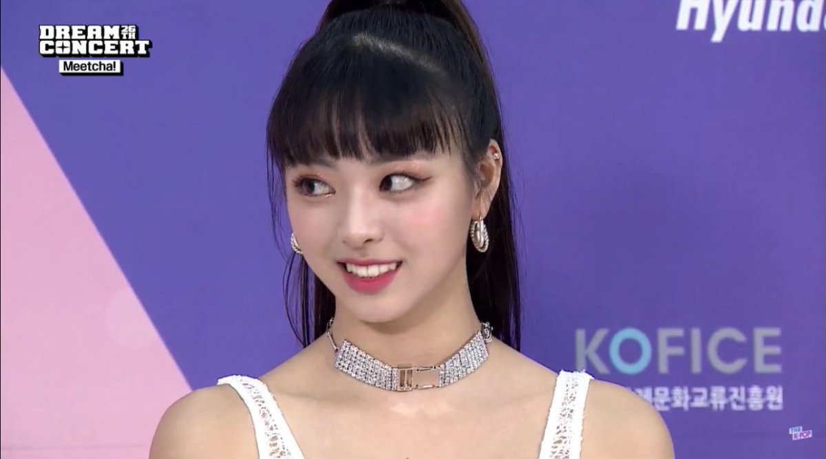 yejissu's tweet photo. a fan commented that they really like yuna’s bangs and she asked if it’s real and then tried to show her bangs by bowing https://t.co/Te66WodJEm