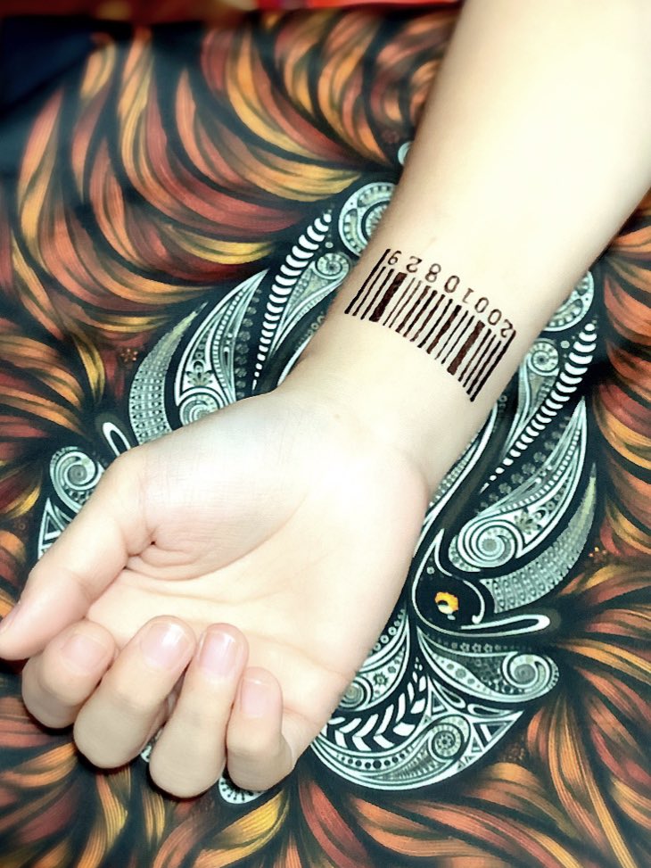 Azu Body Art ジャグアタトゥー 大阪 ヘナタトゥー大阪 手首 胸元にバーコード 二の腕にレタリングと太陽 ジャグアタトゥー大阪 ジャグア ジャグアタトゥー メヘンディ ヘナタトゥー ヘナアート ボディーアート ボディーペイント フェイク