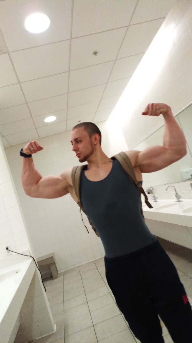 varsityjox's tweet photo. Woof, LIKE to sniff the left pitt RT to sniff the right one or comment to say what you could do with those bicpes #bathroompics #broboss #alphasrule https://t.co/9b8nOBmMTZ