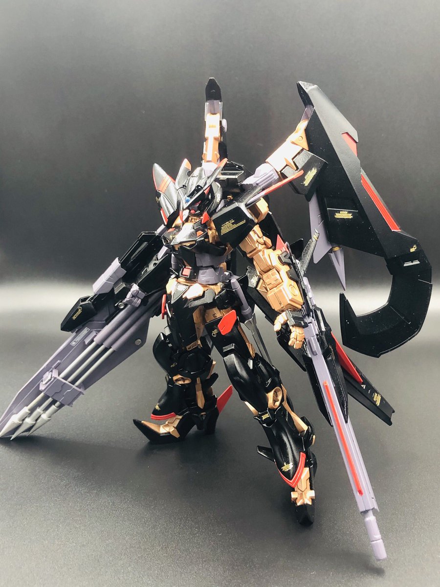 いるたん アストレイゴールドフレーム天完成しました トリケロス ランサーダート3本はプラ板で自分なりにスクラッチして腰にスラスターを追加しました グレイプニール部分はライフル クローパーツで差し替え出来ます ガンプラ ガンプラの画像貼ると