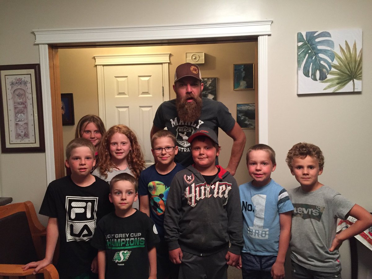 Hanging out with Quick Dick McDick and some special little quicks on a Saskatchewan July Saturday night.....good times! 👍