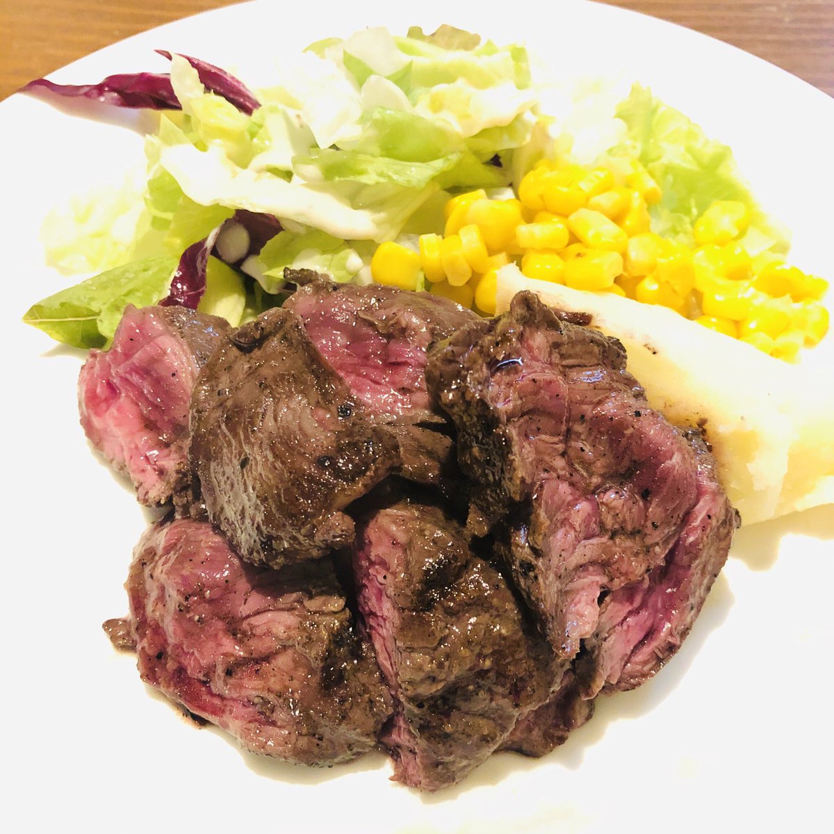 TF_KCY's tweet photo. Aged beef steak🥩
Yum yum😋
#tokyolife
#tokyofriends https://t.co/Ip5TQyALrl