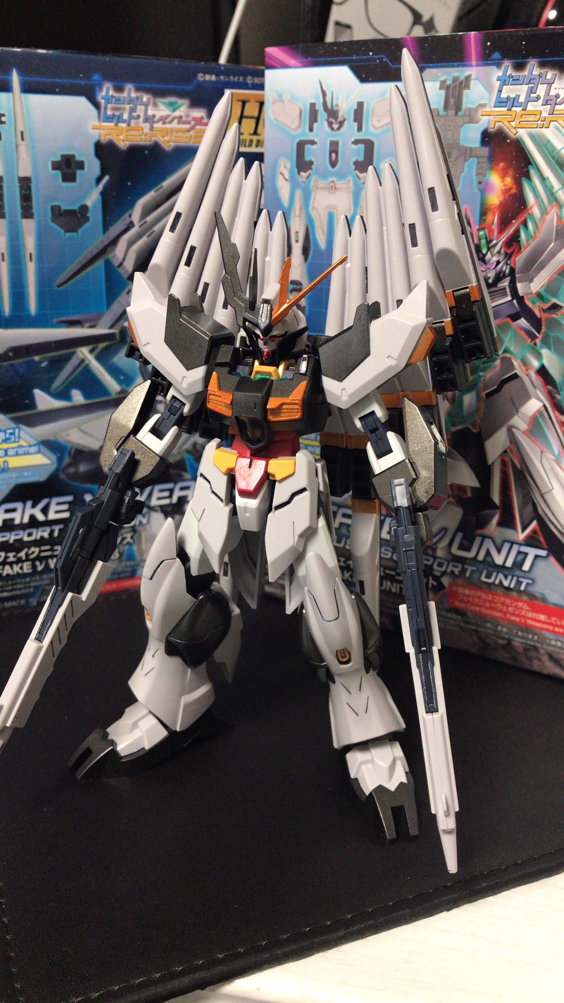 Mig コアnガンダム フェイクnガンダム塗装完成 塗装はメタリックのブラックとオレンジを使用 頭部が好みのタイプなのでホイルシールで目をツインアイにしてます ガンプラ T Co 9yyszoglfb Twitter