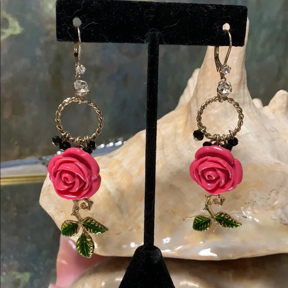 Montage_Decor's tweet photo. So good I had to share! Check out all the items I'm loving on @Poshmarkapp from @sherri_sher @aylemartine @Aygulia1 #poshmark #fashion #style #shopmycloset #betseyjohnson #bandofgypsies #orderplus: https://t.co/OPu5zyzRRZ https://t.co/TEVHsX6Cnx