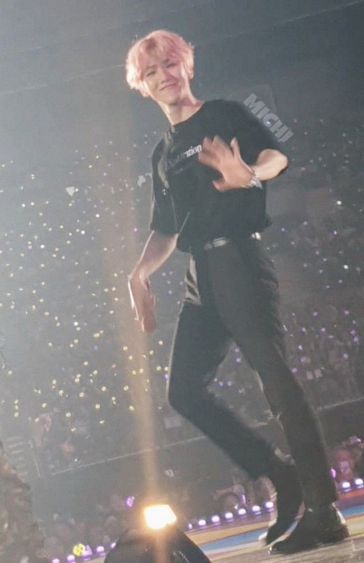 TheChanBaeker's tweet photo. its been a year since me and @citidelights has survived the battle field and got rewarded by these moments 😂😂💖💖
#EXplOrationInSeoul
#CHANYEOL #BAEKHYUN https://t.co/dnbaqhasyn
