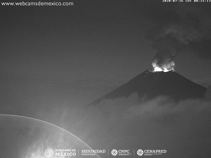 Popocatepetl_MX's tweet photo. Fragmentos incandescentes, la mayoría caen dentro del cráter.

Ojalá Cenapred realice sobrevuelo 🤞🏼 https://t.co/3rU8eclbr3