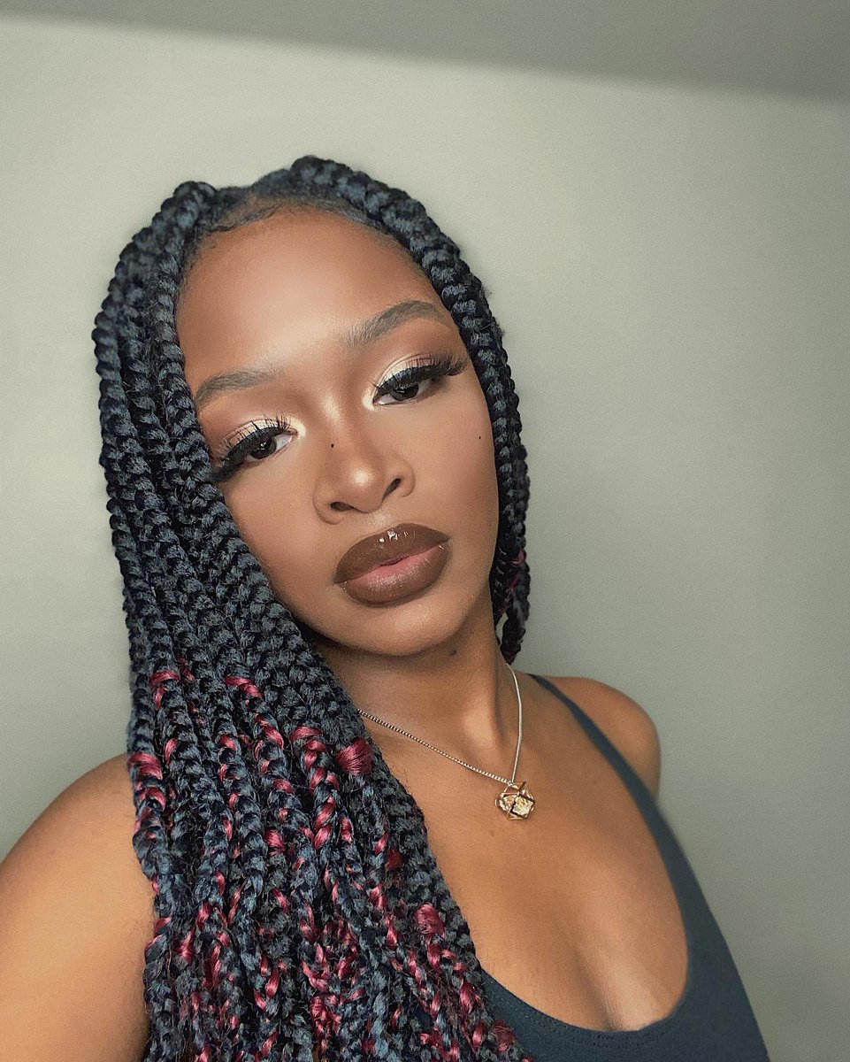 MsChrissyDaily's tweet photo. Lashes: @Pastel_Lashes “MATERIALISTIC”
.
.
.
.
.
#MakeupforWOC #MakeupForBlackWomen #BlackWomenWinning #BlackBeauty #ContentCreator #MakeupTutorial  #ContourAndHighlight #BlackModel #blackblogger #AspiringModel #melaninMakeup #buttlengthbraids #boxbraids #browngloss #simplemakeup https://t.co/TRlzvF6OOC