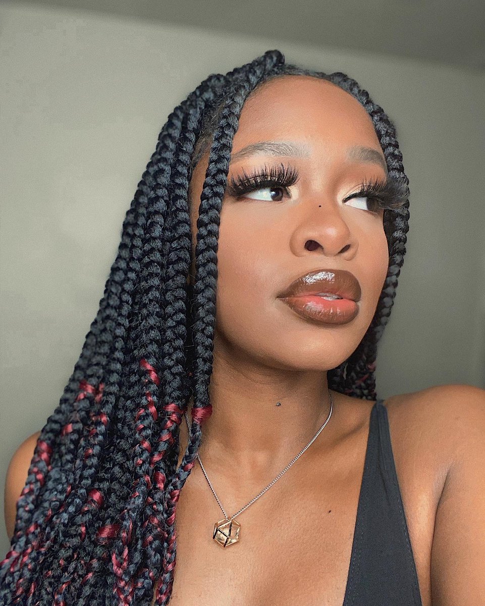 MsChrissyDaily's tweet photo. Lashes: @Pastel_Lashes “MATERIALISTIC”
.
.
.
.
.
#MakeupforWOC #MakeupForBlackWomen #BlackWomenWinning #BlackBeauty #ContentCreator #MakeupTutorial  #ContourAndHighlight #BlackModel #blackblogger #AspiringModel #melaninMakeup #buttlengthbraids #boxbraids #browngloss #simplemakeup https://t.co/TRlzvF6OOC