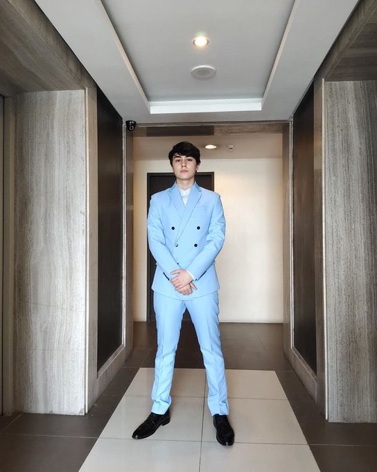 saintkaylo's tweet photo. kahit naman naka baby blue hindi na baby tignan eh, pa baby ka lang mokong ka eh HAHAHAHAJSJS gwapengs! 

#MayWard #EdwardBarber #MaymayEntrata https://t.co/IqHoqoqkrB