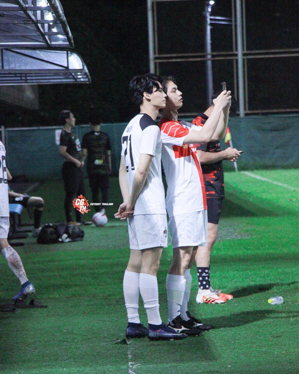 Mimmyya3's tweet photo. ยังๆๆ ยังหวานกันไม่พออีกหรอ ตอนนี้ศาลาวัดเต็มแล้ว😏😏
#ไบร์ทวิน
#bbrightvc 
#winmetawin https://t.co/2lTvtV52T5