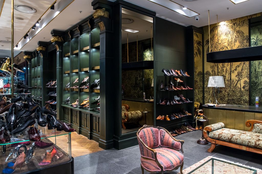 NelsonMandelaSq's tweet photo. Each #Moreschi shoe is hand-crafted with precision to ensure elegance and quality. Step into unprecedented style this season.
#CreateTomorrow #ShapeTomorrowTogether https://t.co/N95J2Z1tN6