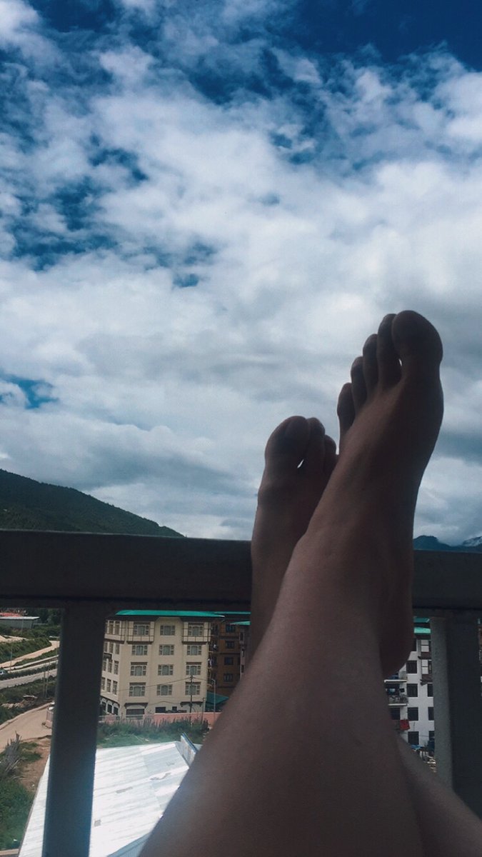 chimidema97's tweet photo. I could stare at the sky, drink some coffee, listen to music for one more week.
Amilazy or amilazy? https://t.co/7KuHKoMk6k