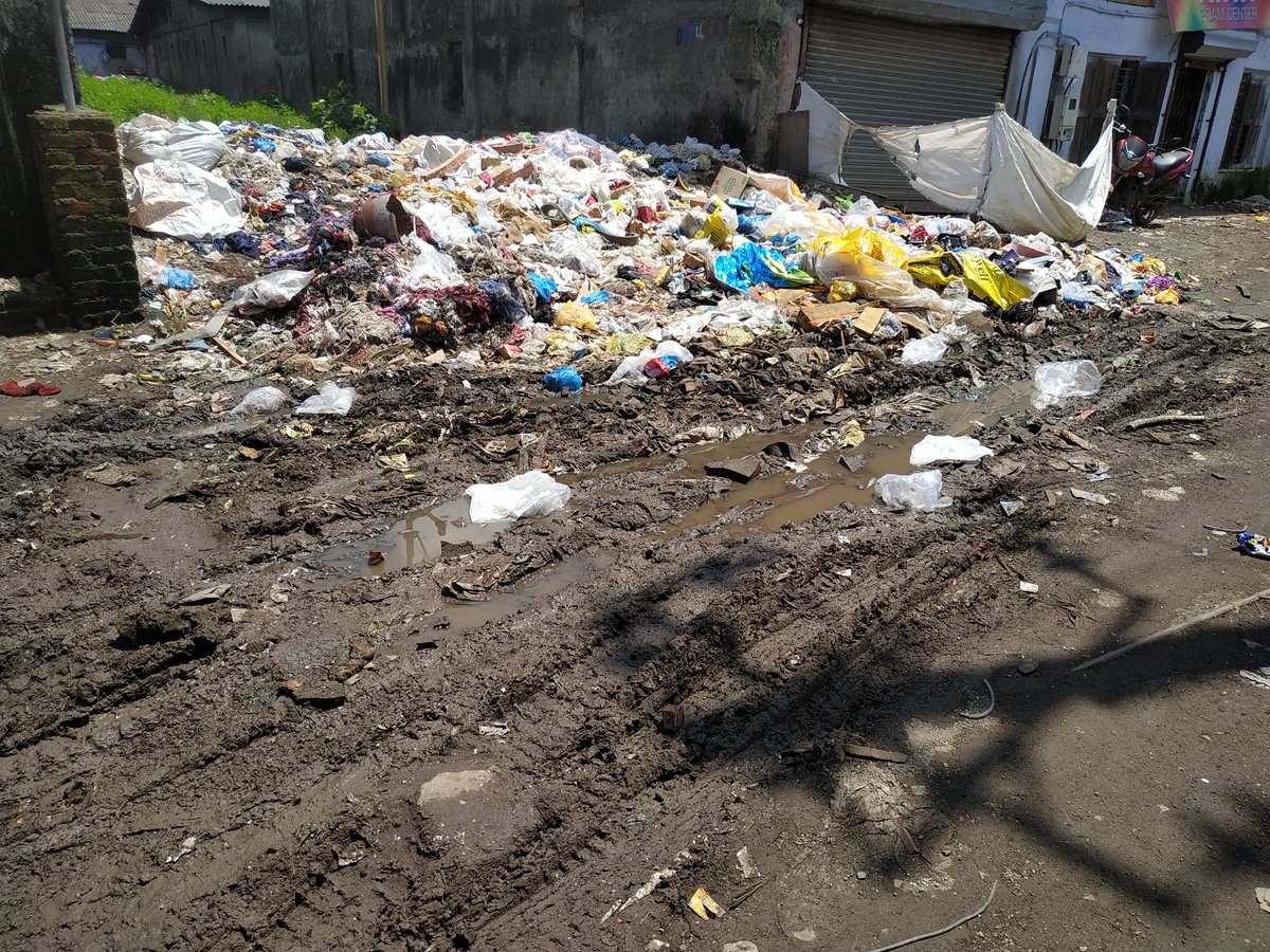 Pramodkotharii's tweet photo. Location - Chouthani Compound, Opp. Narpoli Police Station.
Kindly do the needful. 
 @swachh_bhiwandi @MayorPatil @pankaj_ashiya @rais_shk @KapilPatilMP https://t.co/Bs7EIK0hVV