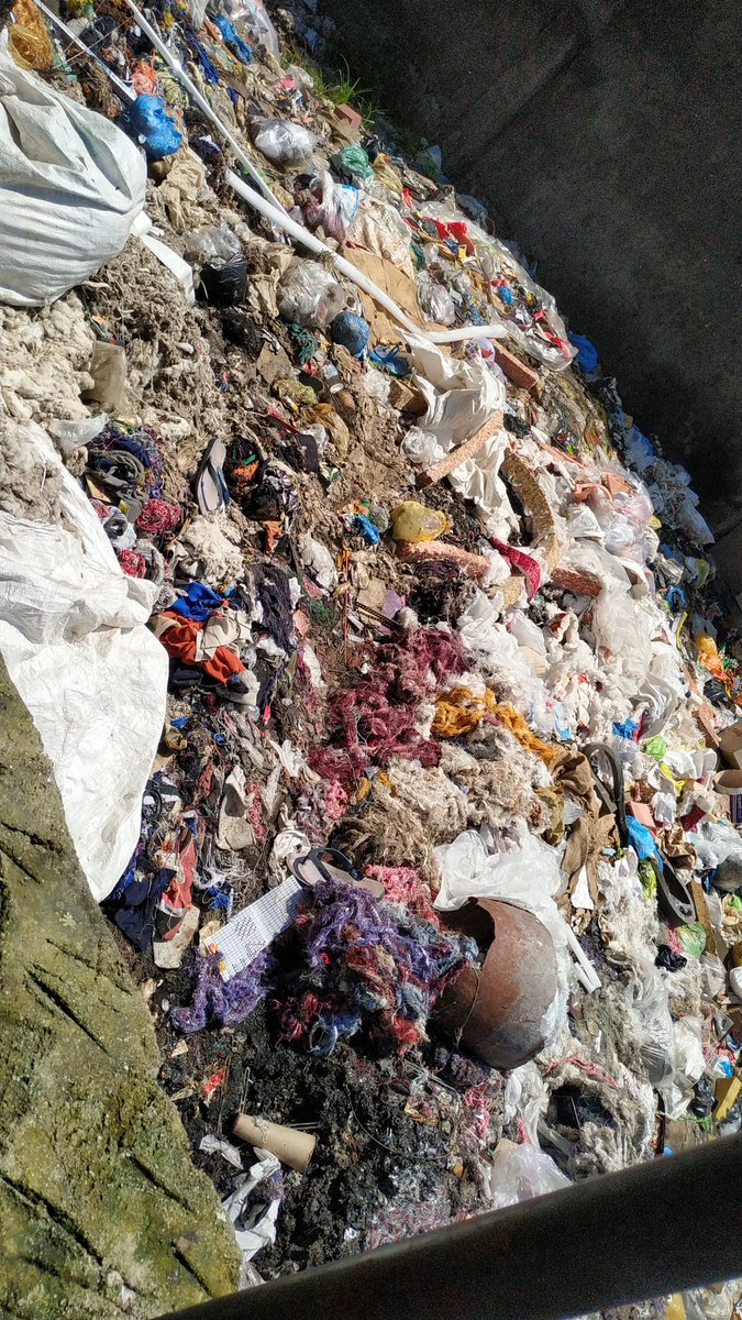 Pramodkotharii's tweet photo. Location - Chouthani Compound, Opp. Narpoli Police Station.
Kindly do the needful. 
 @swachh_bhiwandi @MayorPatil @pankaj_ashiya @rais_shk @KapilPatilMP https://t.co/Bs7EIK0hVV