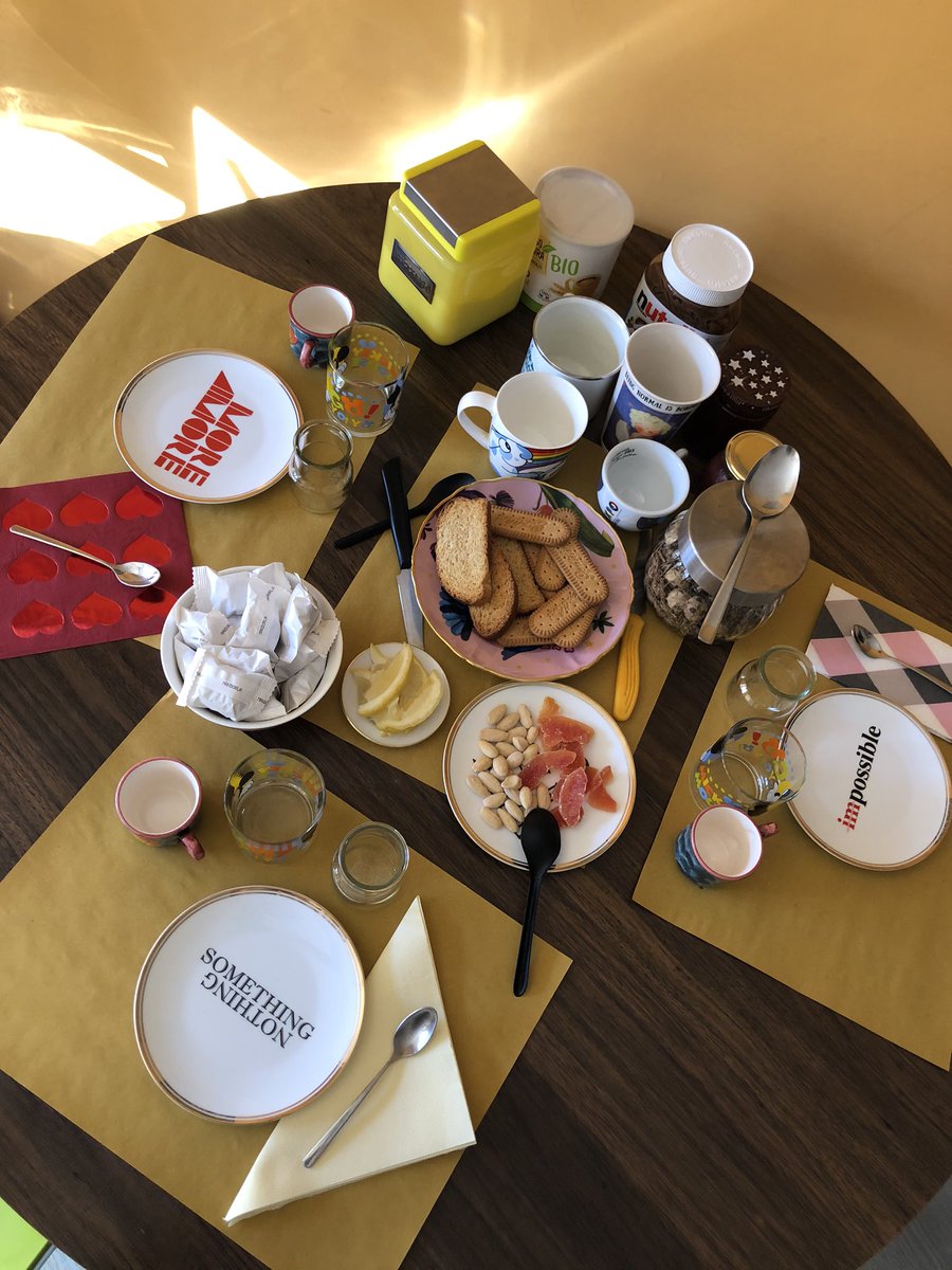 ir_idea's tweet photo. Anche oggi svegliato presto 😩 ma alemeno ho preparato la colazione per tutti! 😍 #latavolaincasinata #funkytable #tavolascomposta #buongiorno https://t.co/kmsJ9O3Gef
