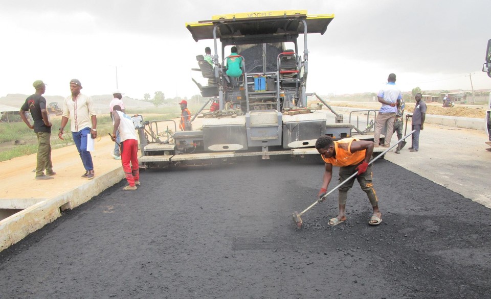 (4) REHABILITATION AND EXPANSION OF LAGOS-BADAGRY EXPRESSWAY: (SECTION I – AGBARA JUNCTION TO BENIN BORDER)Contractor: CGC Nigeria LtdContract Sum: N63.02bnCurrent Completion Level: 9.30%2020 SUKUK Payment: N4.5bnOngoing Expansion worksKms Covered (2020): 8.70km