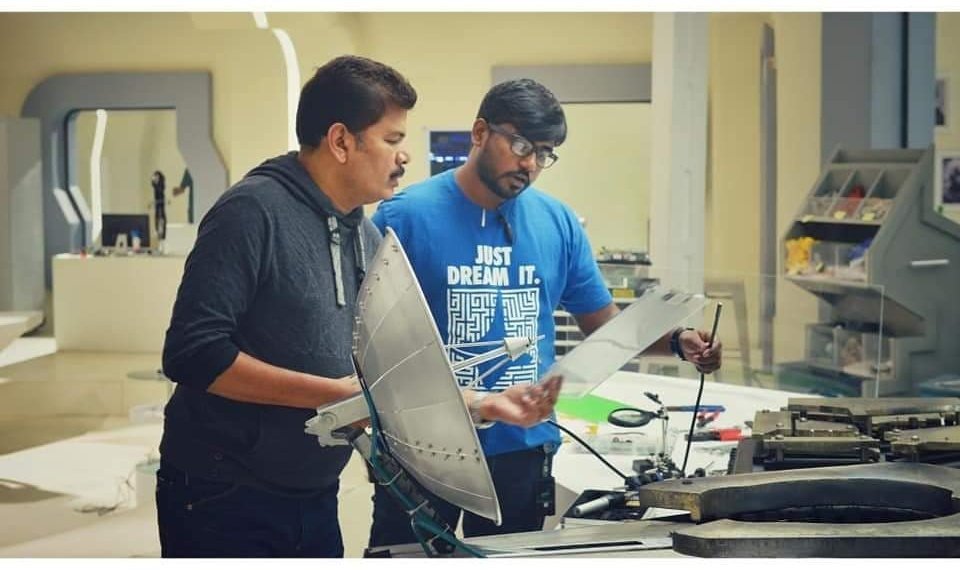 Sankar80868072's tweet photo. Making of #2Point0
#Throwback_Memories
#Rajinikanth #Akshaykumar
#Shankar #Lyca #ARRahman
#Annaatthe #Indian2 #LakshmiBomb
#2point0PrideOfIndianCinema🇮🇳 https://t.co/cUusZ1szgG