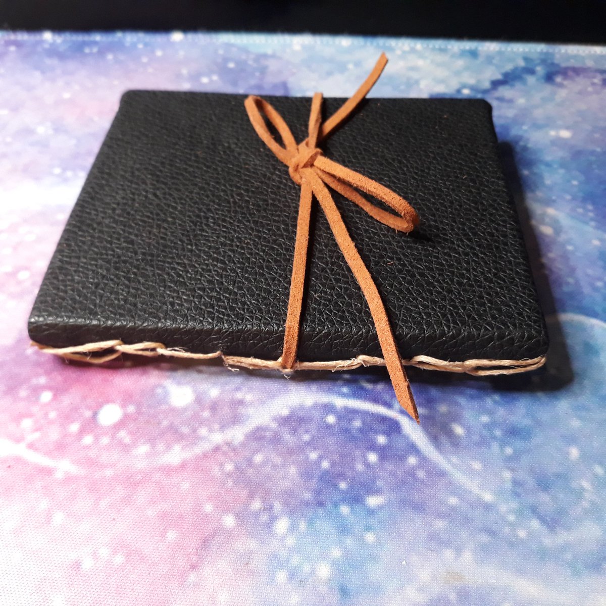 Pandeimonium's tweet photo. A cute little handmade notebook for a sweet friend.
Faux leather cover, hemp thread and leather tie.
About 4 inches x 3.5 inches in size!

#Handmade #Bookbinding #Bookmaking #PandeimoniumArts #DisabledArtist #SmallBusiness https://t.co/TSm53zRxbX