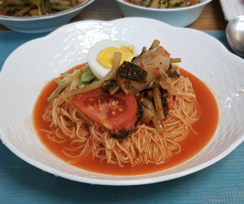 나른한 휴일 오후엔,
열무국수.