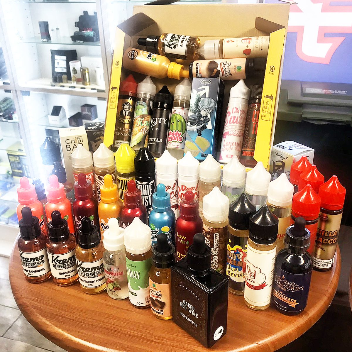 MrVAPE_kawasaki's tweet photo. フォロー＆RTキャンペーン‼️

ネット通販で近日公開のセールリキッドを入るだけ詰めた箱をフォロー＆RTで4名様にプレゼント🎁

また、今回RT数に応じて近日公開セールリキッドの販売価格��決定します‼️

0～  ￥2000
50〜 ￥1500
100～ ￥1000
300～ ￥500

RT期限は7/31いっぱい
#vape #mrvape #川崎 https://t.co/zMuFPkDrME