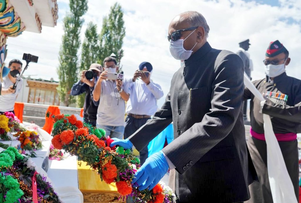 lg_ladakh's tweet photo. #21YearsOfKargilVijay

LG @R_K_Mathur during a wreath-laying ceremony at the War Memorial Stupa Leh,honored the #KargilWarHeroes &amp; #WidowsoftheMartyrs,remembering their sacrifice

Also,stated that the selfless service of the people of Ladakh during the war will not be forgotten. https://t.co/oNLNREzsWK