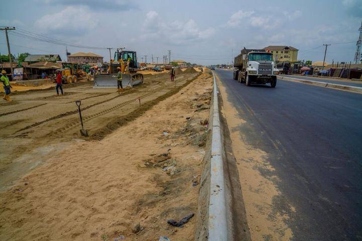 (4) RECONSTRUCTION OF ENUGU-PORT HARCOURT ROAD: (SECTION IV – ABA-PORT HARCOURT EXPWY)Contractor: CCECC Nigeria LtdContract Sum: N40.35bnCurrent Completion Level: 23.74%2020 SUKUK Payment: N3.0bnExpansion from four to eight lanesKms Covered (2020): 3.48km