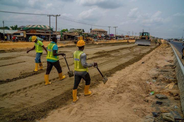 (4) RECONSTRUCTION OF ENUGU-PORT HARCOURT ROAD: (SECTION IV – ABA-PORT HARCOURT EXPWY)Contractor: CCECC Nigeria LtdContract Sum: N40.35bnCurrent Completion Level: 23.74%2020 SUKUK Payment: N3.0bnExpansion from four to eight lanesKms Covered (2020): 3.48km