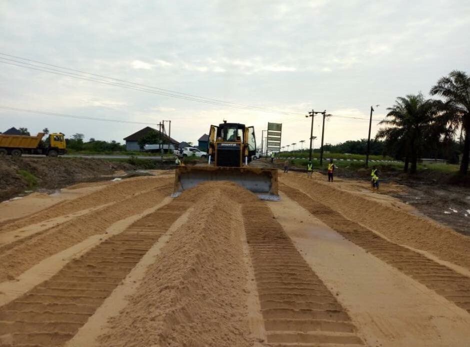 (5) DUALIZATION OF YENEGWE-KOLO-OTUOKE-BAYELSA PALM ROADContractor: CCECC Nigeria LtdContract Sum: N26.49bnCurrent Completion Level: 20.50%2020 SUKUK Payment: N2.0bnOngoing DualizationKms Covered (2020): 3.50km