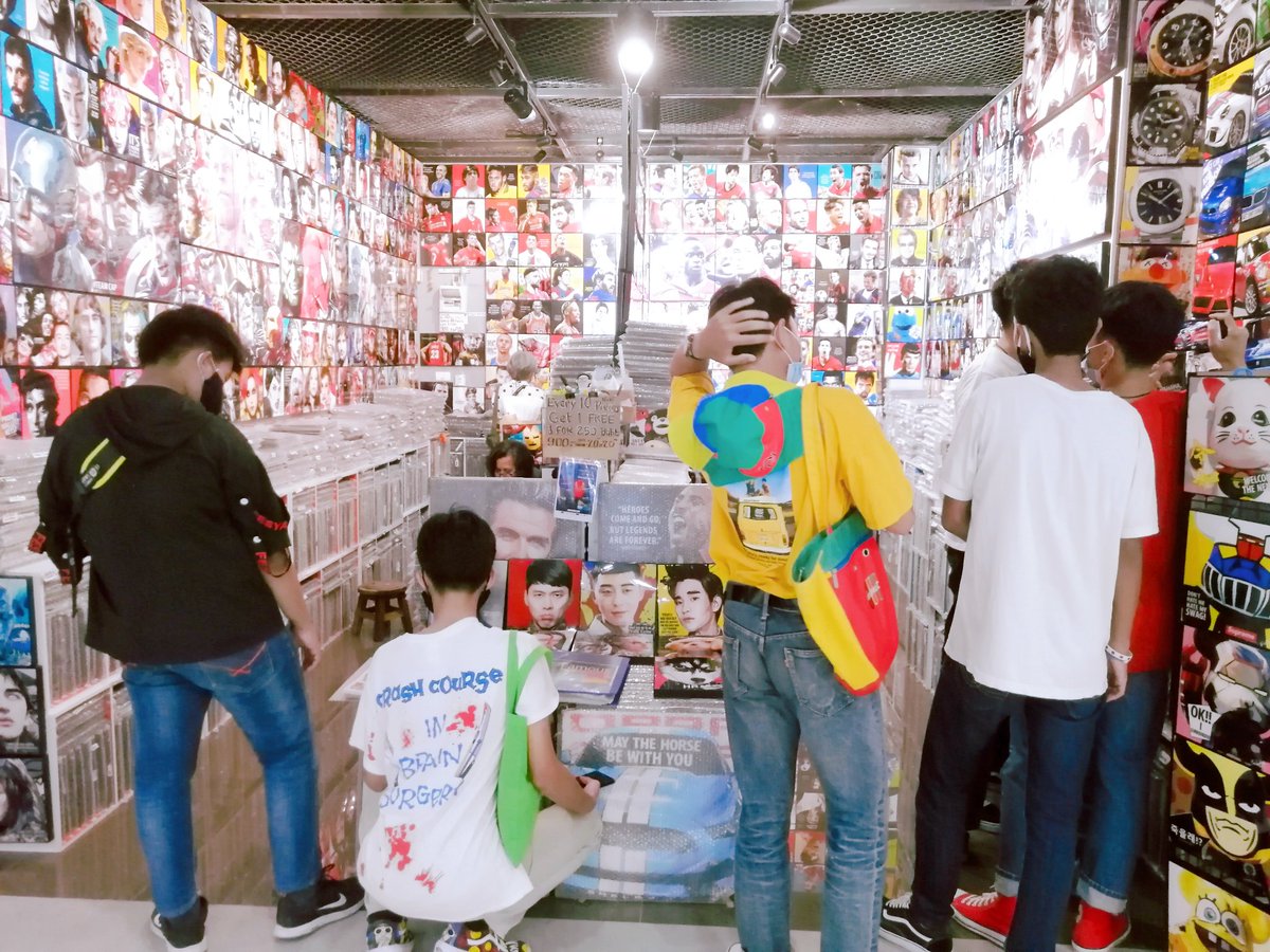 MixtChatuchak's tweet photo. อยากได้กรอบรูป #ป๊อปอาร์ต แนวๆ #ชี้เป้าให้ ที่ มิกซ์​ จตุจักร​ ชั้น3 หนุ่มๆเค้ามุงกันขนาดนี้ แอดขอ #ตามไปส่อง แพร๊บบ ชวน #ไอ้ต้���ว มาเร็ว #เที่ยวจตุจักร​ #MixterHipster​ #NicetoMixtYou​ #ตลาดนัดจตุจักร #มิกซ์จตุจักร https://t.co/JTIQWd48ZC