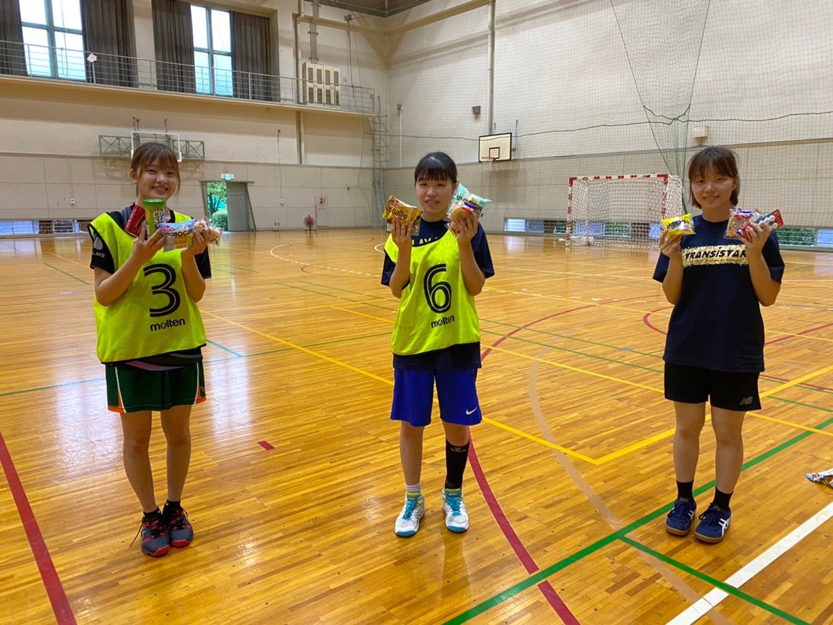 oueghand's tweet photo. 本日新入生歓迎運動会を行いました👟

今年度は新しく3人の部員を迎え入れることができました🌸
2枚目左からルリ、カイ、ネオです！よろしくお願いします😌

まだ通常通りの練習ができない状況ですが、これからも感染予防に努めながら練習に励みたいと思います！ https://t.co/lFXMwRFGQO