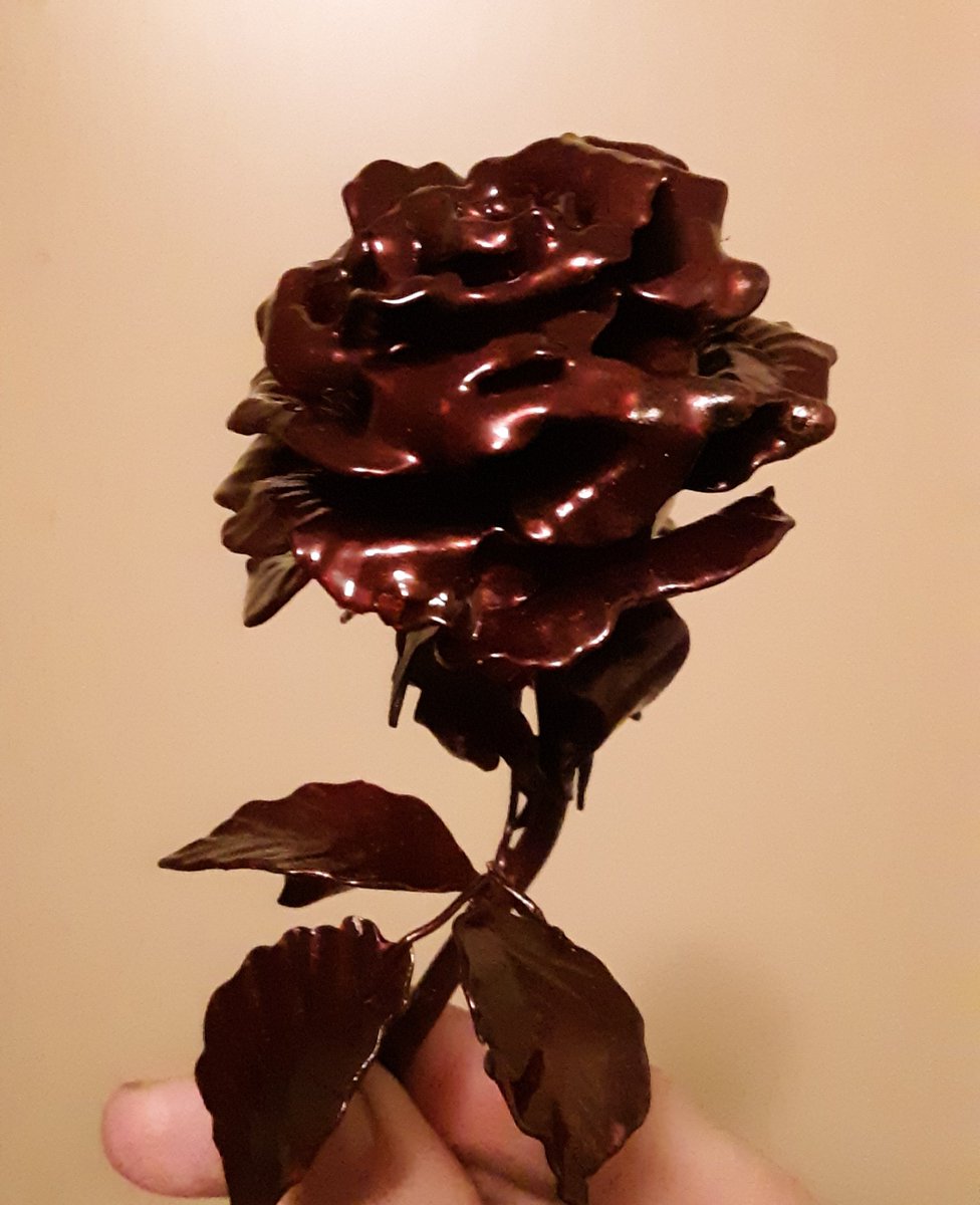 CandaceArtist's tweet photo. #earlybiz #wippic of another Enchanted Rose! These have become quite popular ^_^ https://t.co/Nd5FVy66KT #SmallBiz #shopindie #firsttmaster #shopsmall #romantic #giftidea #BeautyandtheBeast #UKGiftAM #UKGiftHour #womaninbiz https://t.co/oz6zUmIVWF