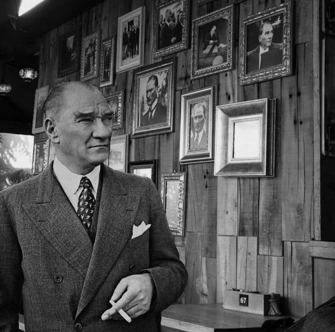 “...hiçbir ağaç
böyle harikulade bir yemiş vermemiş
olacaktır.

topraktan
ateşten 
ve denizden 
doğanların en mükemmeli doğacak bizden...”
En Mükemmelimiz...

#MustafaKemalATATURK