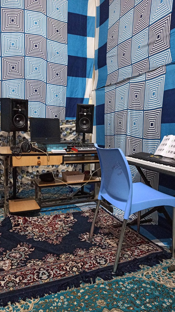GarimaBajpaii's tweet photo. Get to it. #Producersetup #producerlife #musicproducers #producerfamily https://t.co/j5NeMPJrE3