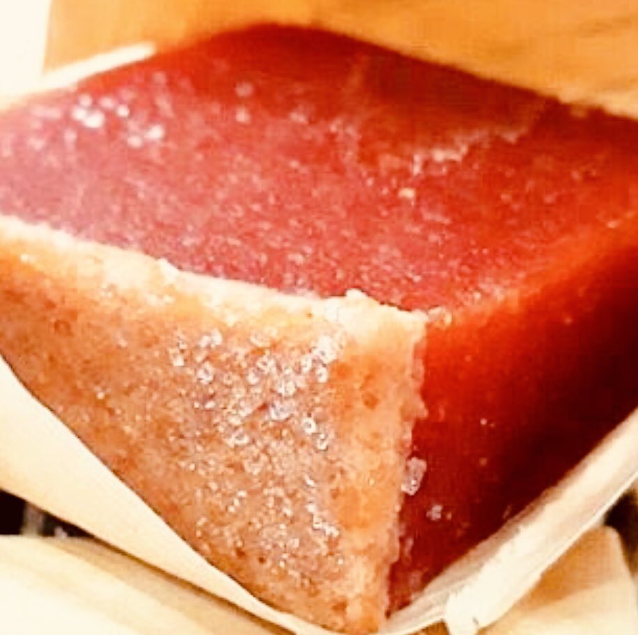 andosc1's tweet photo. El Bocadillo Veleño se produce desde 1610. En 1870 se desarrolla su producción artesanal, así como diferentes postres de guayaba. A partir de 1950 comienza su industrialización; y en 2017 obtiene la declaratoria protegida de la Denominación de Origen que lo certifica como único. https://t.co/snvuLj8QeN