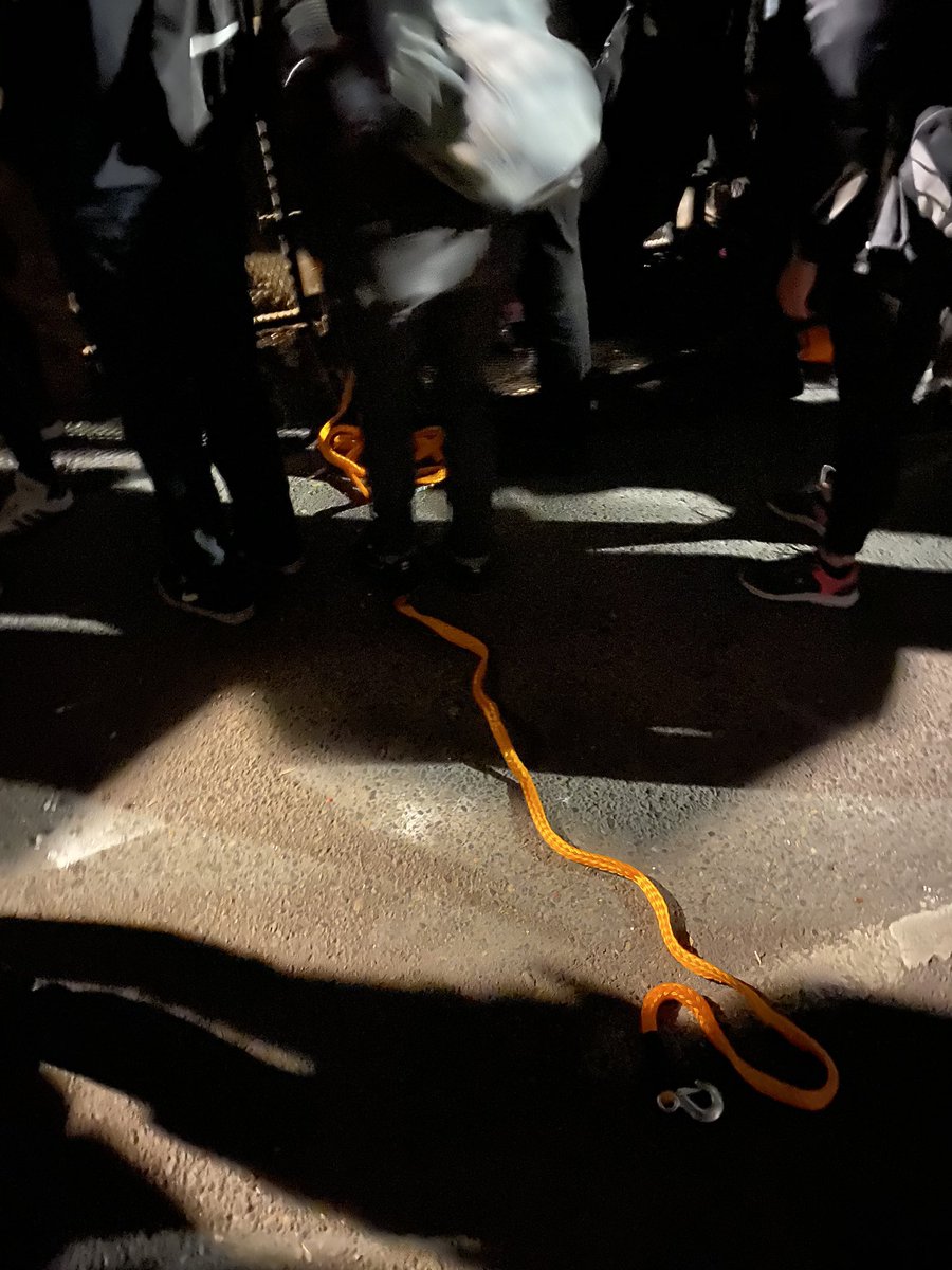 Protesters appear to be tying a rope to the fence now...  #PortlandProtest