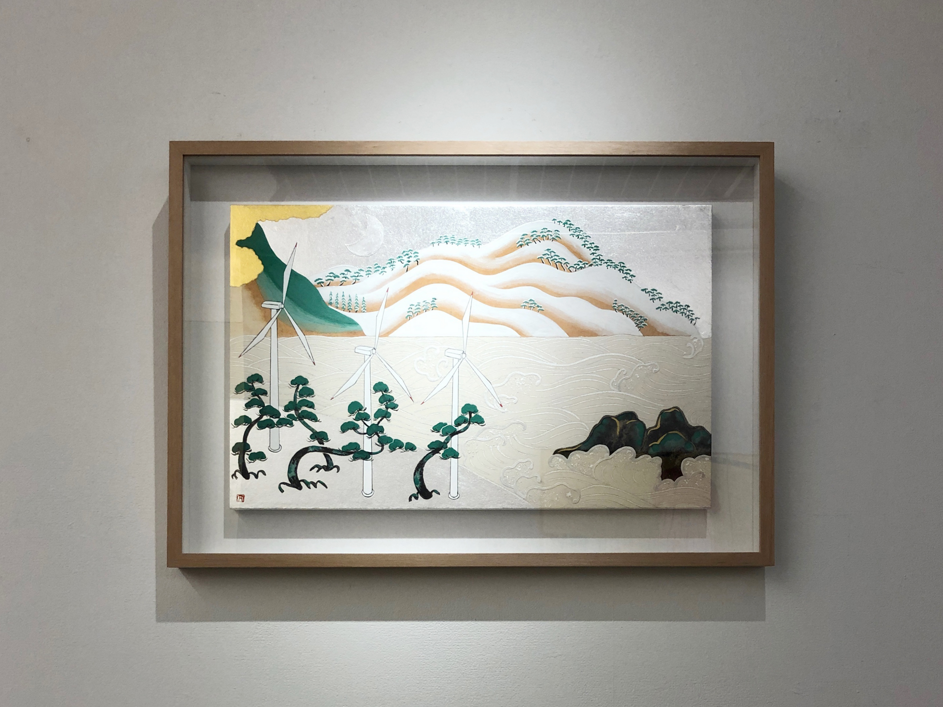 はむぞう 令和琳派 山本太郎ニッポン画展 を新宿髙島屋美術画廊で見た 伝統的な日本絵画を現代の視点で再構成したニッポン画 を標榜する気鋭の画家 待望の個展 写真は 誰ヶ袖屏風模ホノルル本 風力発電今山水図 会場風景 2枚 逸品揃い 7