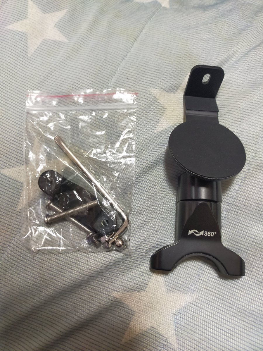 CocoGIXXERsf155's tweet photo. 昨日のドラレコ設置作業の続きです。
前カメラはカウル中央から右端へ取り付け位置を変更。
本体は別売のスタンドでハンドル部右側に取り付けました。
GPSユニットはスクリーン裏のクラスターに固定。
一応これで完成、後は実際に走って見てから…。
#ジクサーカスタム
#ドラレコ
#VSYSTO
#P6F https://t.co/WQvg1wvVaC