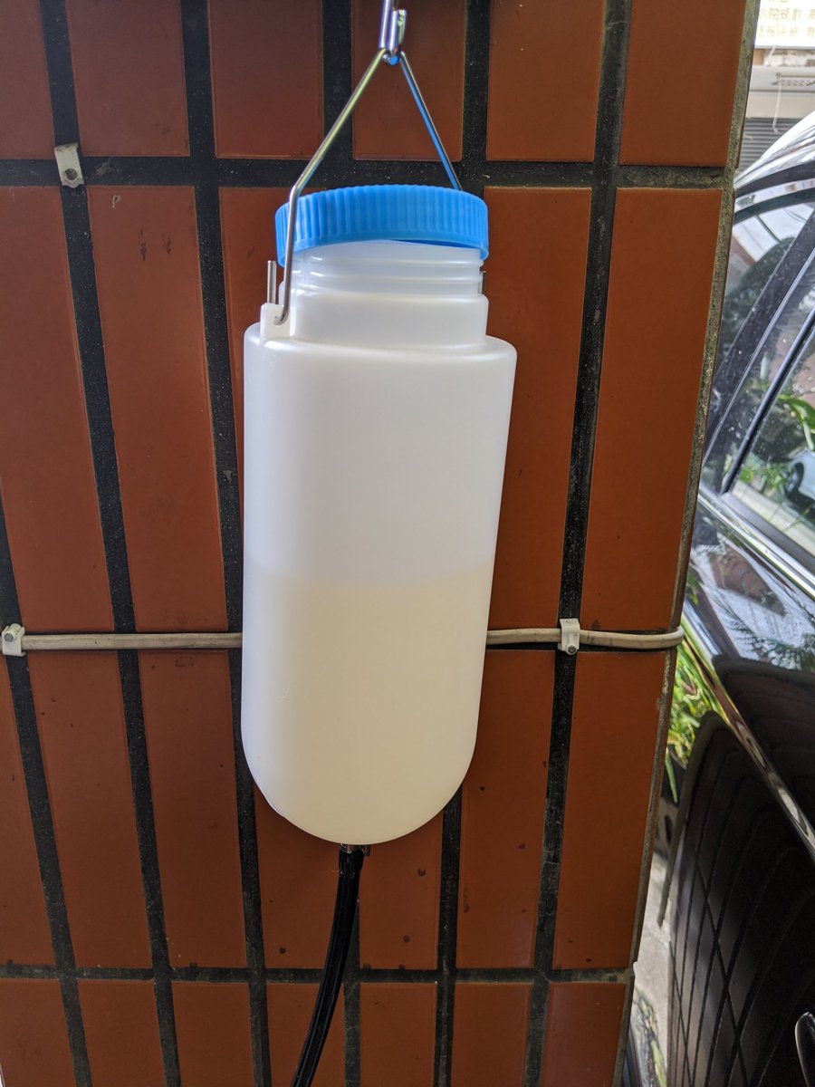 emiljou's tweet photo. 一発死んだと思ったら、ただ点滴の蓋が閉めてガソリンが流れて来なかっただけでした(ﾉ∀`)

#CB400SF
#NC39
#VTEC2 https://t.co/RNf8Rj3urs