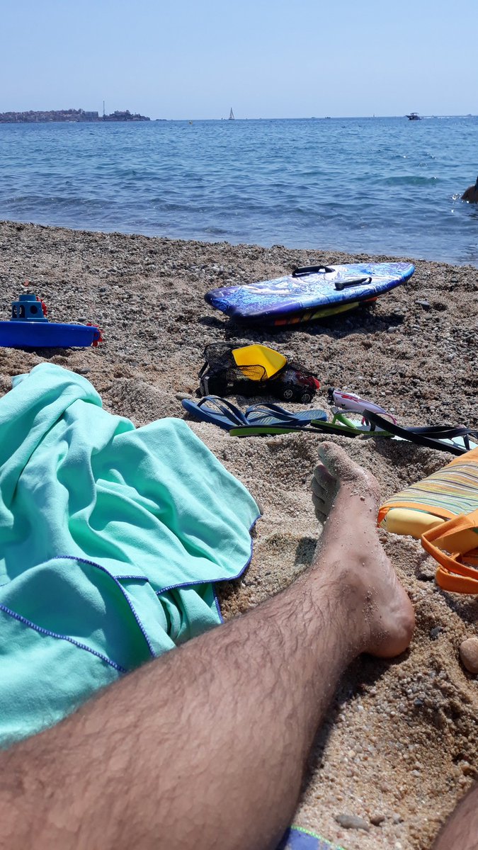 33revolucions_'s tweet photo. Stop fotos glamuroses a la platja. https://t.co/fHF6v7PoKO