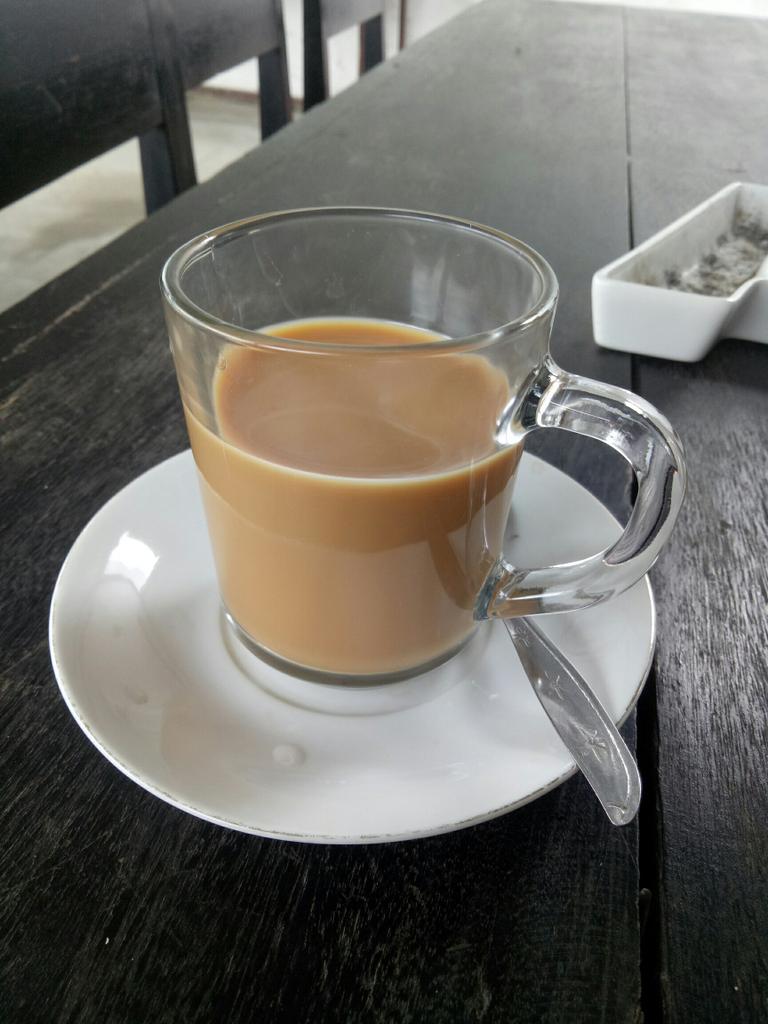 Segelas kopi makale dari toraja menemani minggu siang. Great ☕