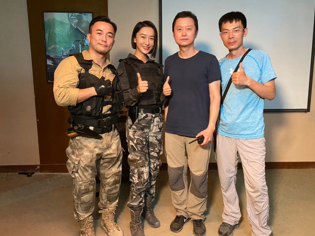 ji_lily's tweet photo. My 1st film after the COVID-19 is finally wrapped today! What a year! 2020!Feeling grateful, thank you all!
疫情后的第一个新电影杀青啦！魔幻2020！感恩战友们的照顾！ https://t.co/lUbjdLaWEO