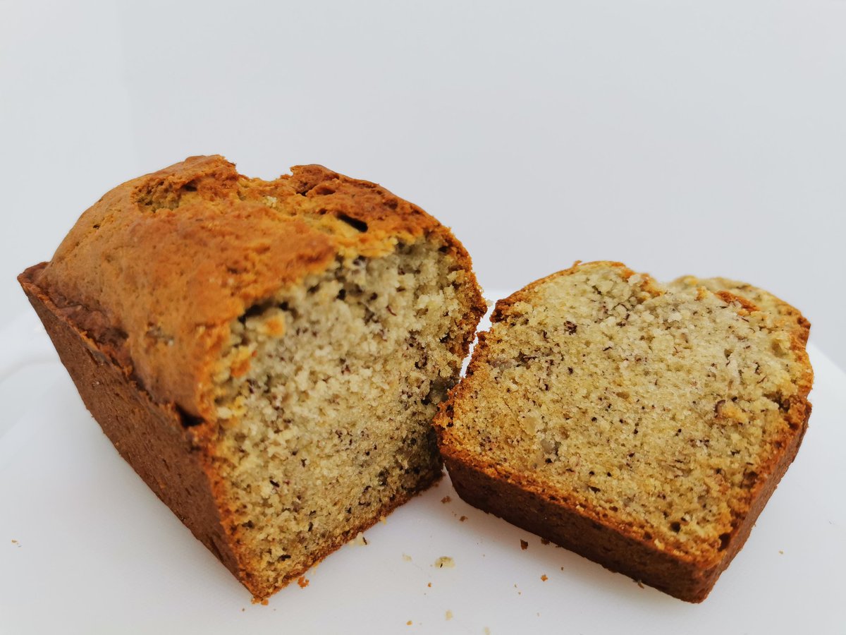 WuAnping's tweet photo. I baked banana bread! It's moist and tasty! ^_^ #chefrobert https://t.co/QpxsXzQZ2D