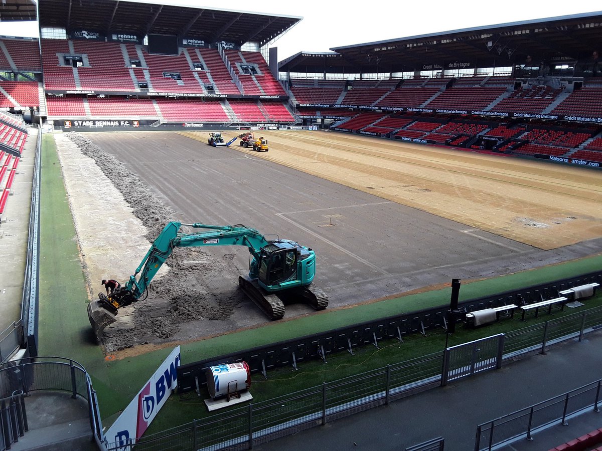 SportingSols_fr's tweet photo. 🏟🌱 Heureux que les travaux réalisés depuis juin par nos équipes vous conviennent @staderennais 

Retour en images 📸

#AllezRennes
#ToutDonner https://t.co/XKmve9BC1b