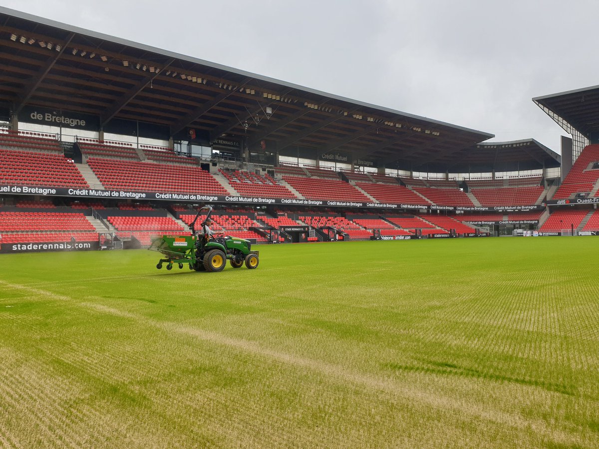 SportingSols_fr's tweet photo. 🏟🌱 Heureux que les travaux réalisés depuis juin par nos équipes vous conviennent @staderennais 

Retour en images 📸

#AllezRennes
#ToutDonner https://t.co/XKmve9BC1b