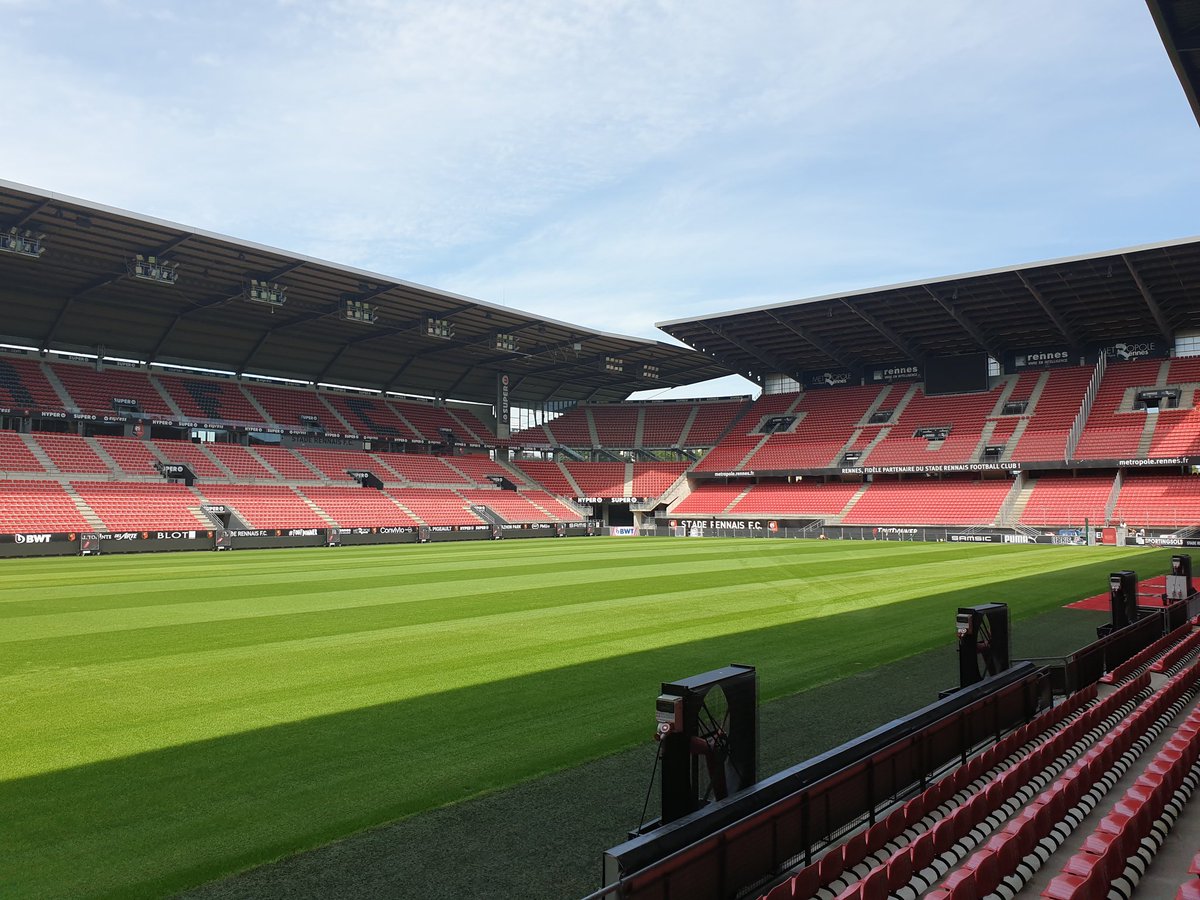 SportingSols_fr's tweet photo. 🏟🌱 Heureux que les travaux réalisés depuis juin par nos équipes vous conviennent @staderennais 

Retour en images 📸

#AllezRennes
#ToutDonner https://t.co/XKmve9BC1b