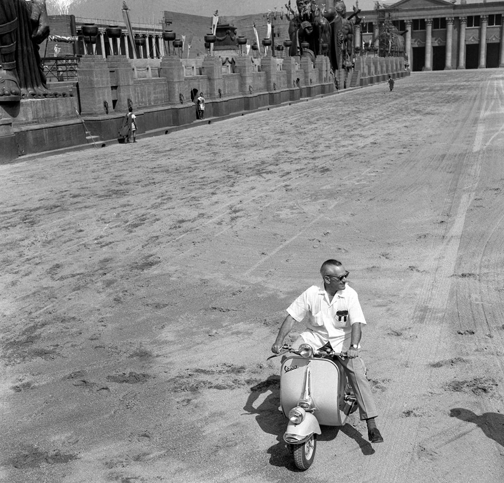 RomanPBone1's tweet photo. Showing the sheer scale of the chariot arena built for Ben Hur in Rome, 1959

William Wyler surveys the set on his Vespa https://t.co/ENrFng5DiY