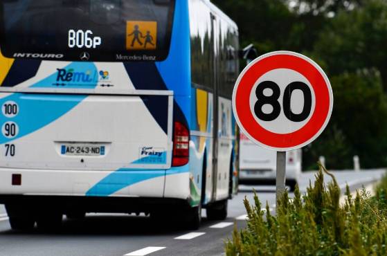 larep_fr's tweet photo. Ouf ! À #Donnery, à la rentrée, le car des collégiens ne passera finalement pas à 6h55, mais à 7h30!

https://t.co/hKDD65Rbed https://t.co/6eE8Tlbj7v