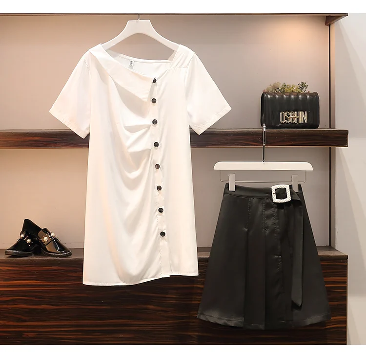 単品だと一見普通の服に見えるが？組み合わせるとオシャレな格好に！